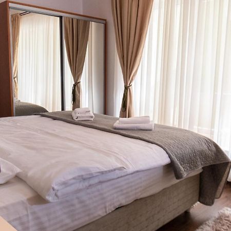 Nature Apartment - Minutes Away From The Old Town And Afi Mall Brassó Kültér fotó