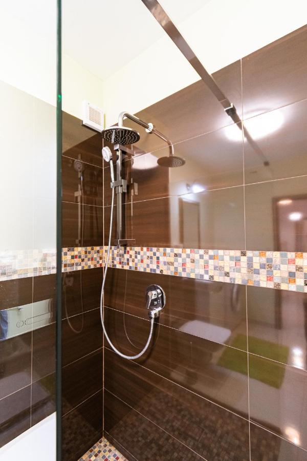Nature Apartment - Minutes Away From The Old Town And Afi Mall Brassó Kültér fotó