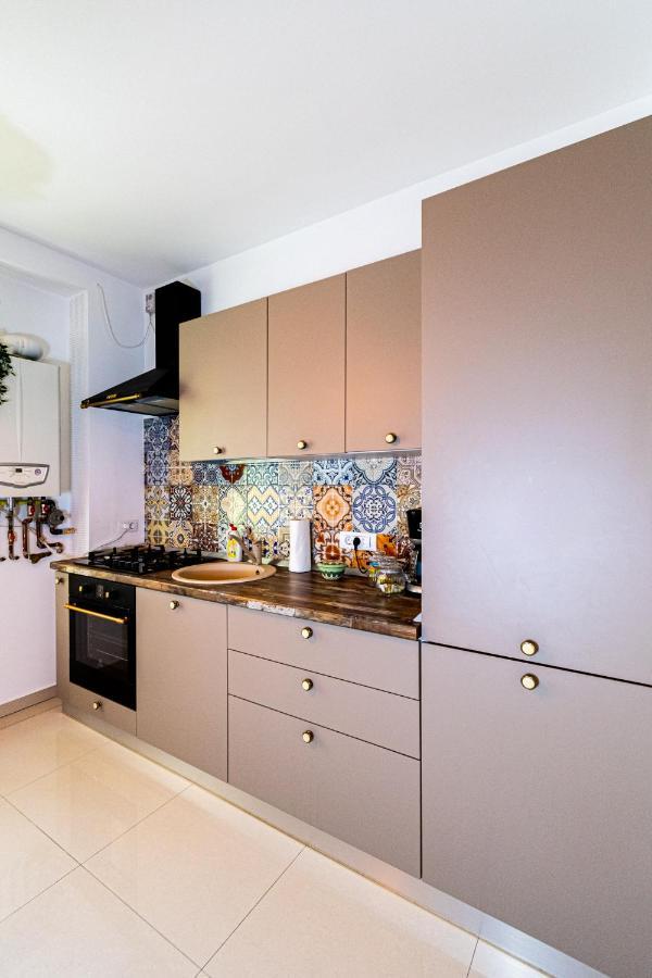 Nature Apartment - Minutes Away From The Old Town And Afi Mall Brassó Kültér fotó
